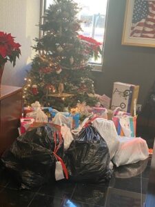 christmas tree with presents